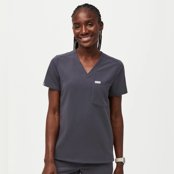 Figs scrub set charcoal HW yolo skinny pants XS reg & Catarina one pocket top XS - Picture 12 of 14